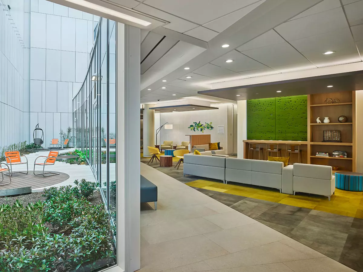 A courtyard at Memorial Sloan Kettering Monmouth